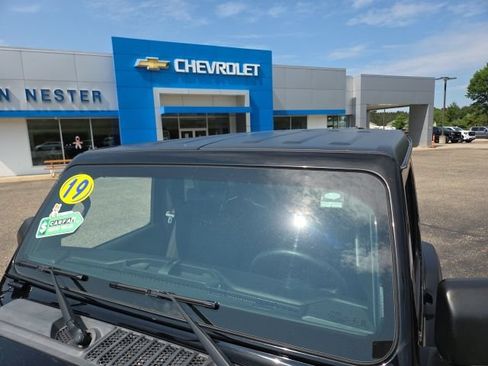 Used 2019 Jeep Wrangler Sport w/ Quick Order Package 23S AWD/4WD image 34