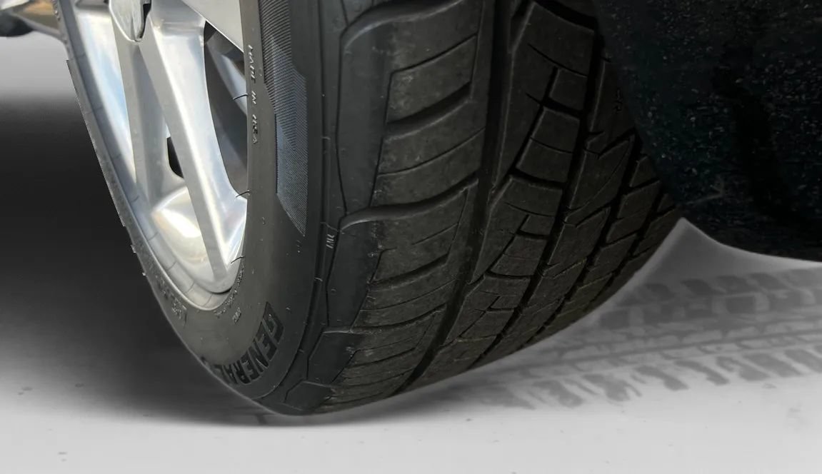 Used 2005 Cadillac XLR RWD image 40