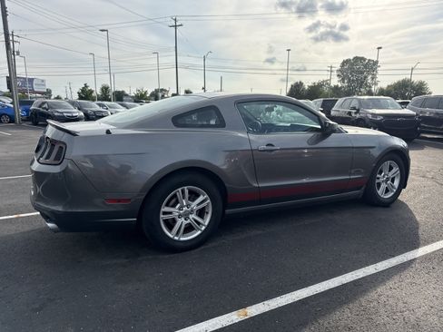 Used 2013 Ford Mustang Premium RWD image 5