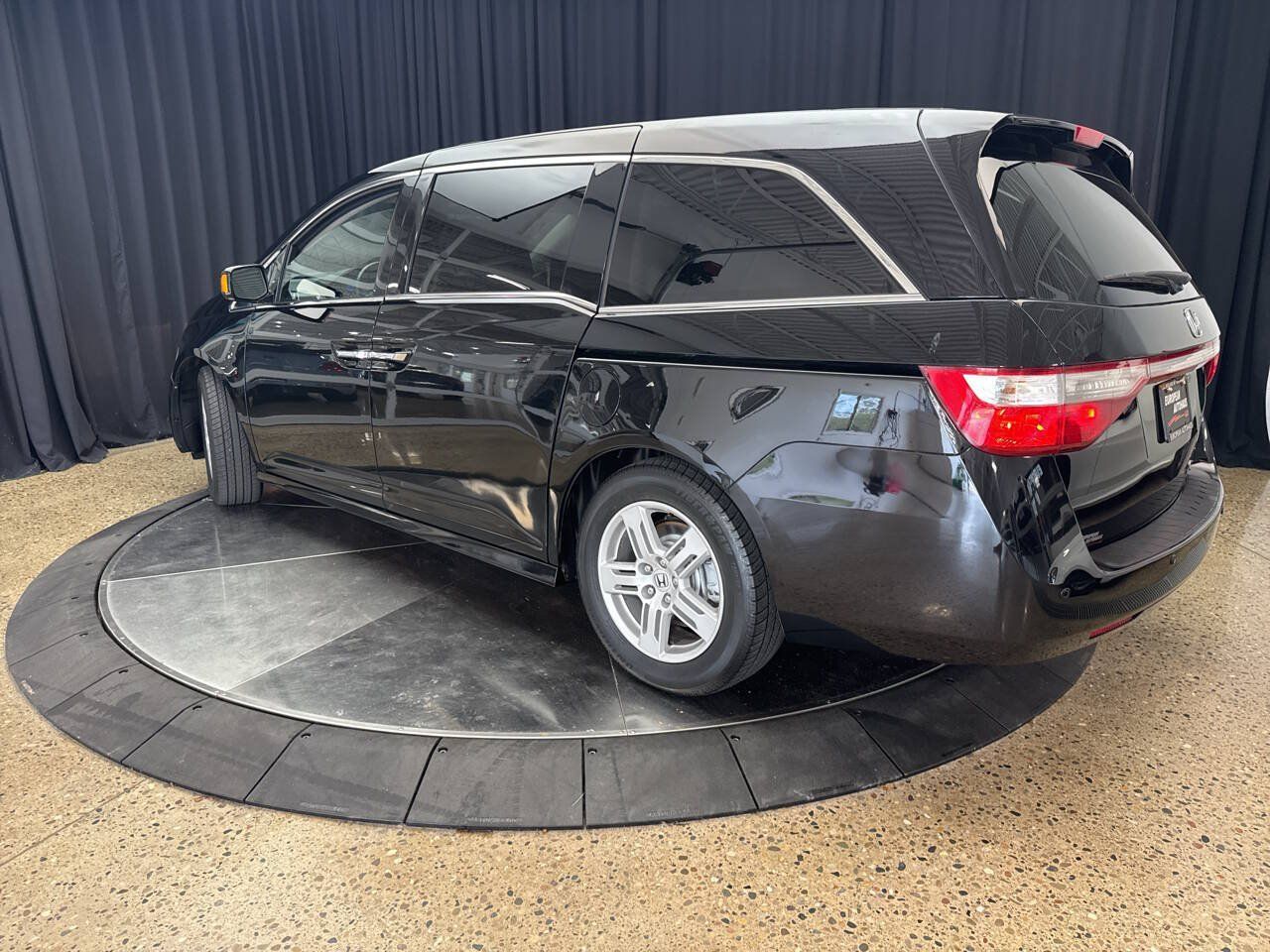 Used 2013 Honda Odyssey Touring Elite image 4