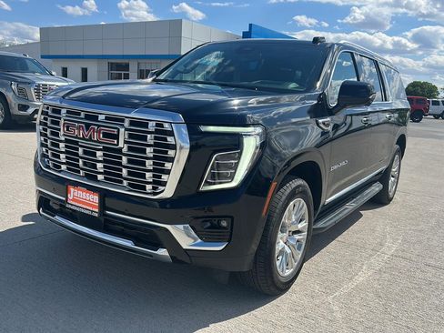 Used 2025 GMC Yukon XL Denali AWD/4WD image 2