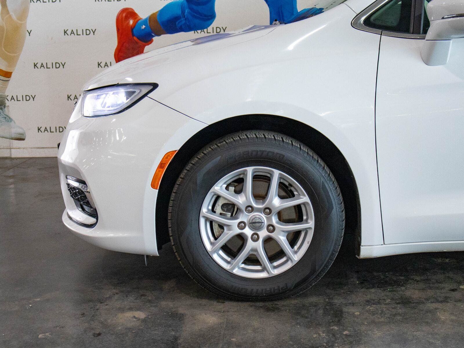 Used 2022 Chrysler Pacifica Touring-L FWD image 15