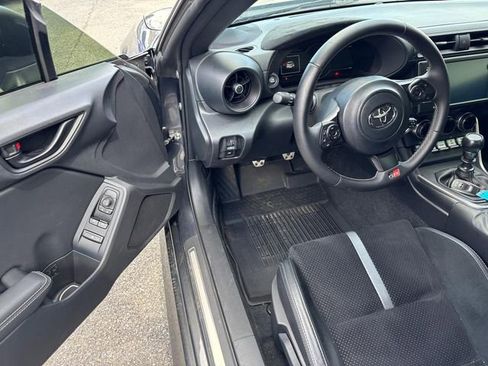 Used 2023 Toyota GR86 Premium w/ ALL Weather Mat Package (TMS) image 9