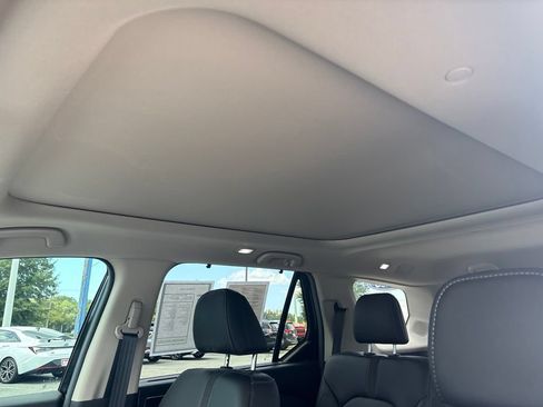 Used 2025 Honda Pilot Touring image 23