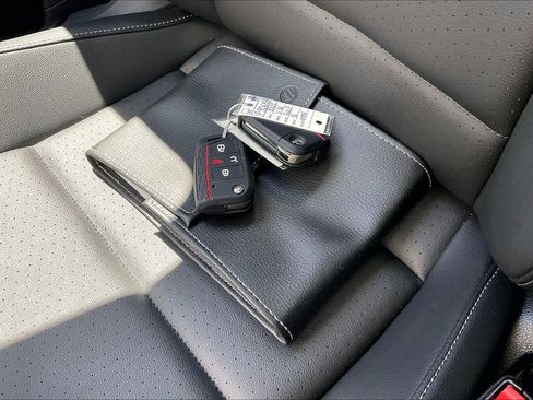 Certified 2021 Volkswagen Golf 4-Door FWD image 11