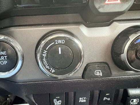 Used 2018 Toyota Tacoma TRD Off-Road image 28