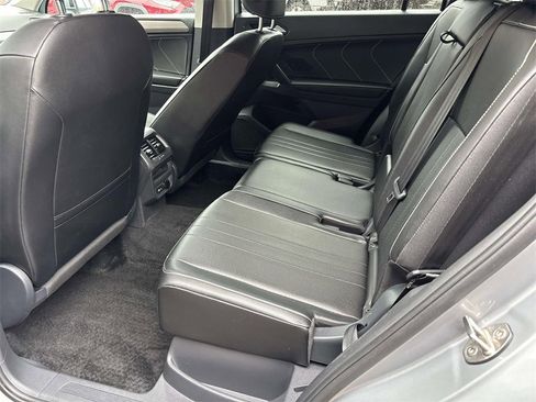 Used 2024 Volkswagen Tiguan SE image 12