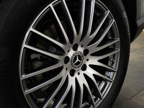 Used 2024 Mercedes-Benz GLC 300 4MATIC image 12