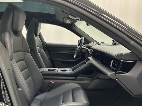 Used 2021 Porsche Taycan Turbo image 18
