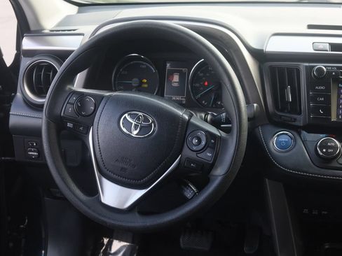 Used 2018 Toyota RAV4 LE AWD/4WD image 8