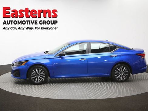 Used 2025 Nissan Altima 2.5 SV FWD image 58