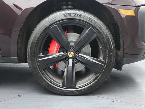 Used 2023 Porsche Macan S AWD/4WD image 12