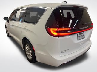 Used 2024 Chrysler Pacifica Touring-L FWD video 3