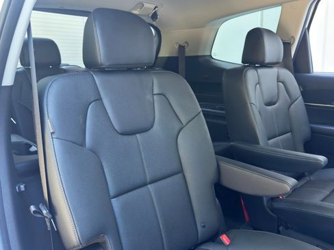 Used 2025 Kia Telluride EX w/ EX Captain's Chair Package AWD/4WD image 37