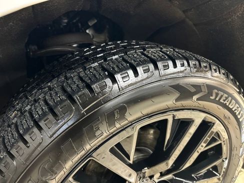 Certified 2021 GMC Yukon SLE image 12