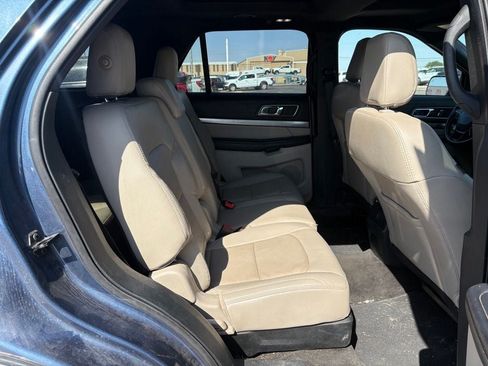 Used 2018 Ford Explorer XLT w/ Equipment Group 202A AWD/4WD image 8