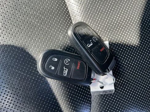 Used 2019 Jeep Cherokee Limited AWD/4WD image 25