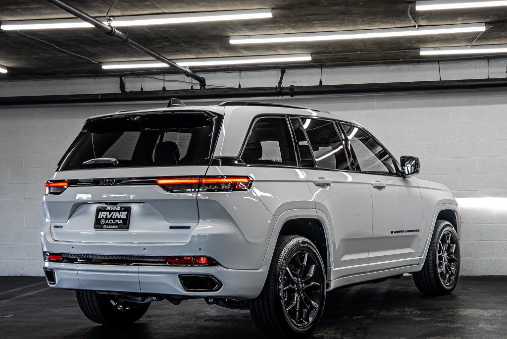 Used 2023 Jeep Grand Cherokee 30th Anniversary AWD/4WD image 5