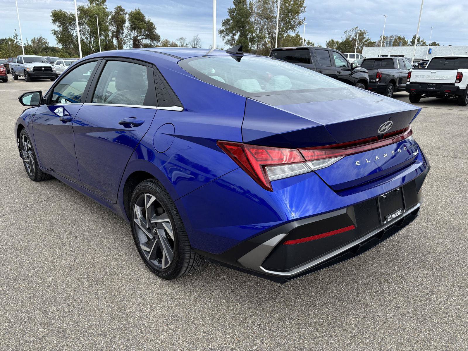 Used 2025 Hyundai Elantra Limited FWD image 5