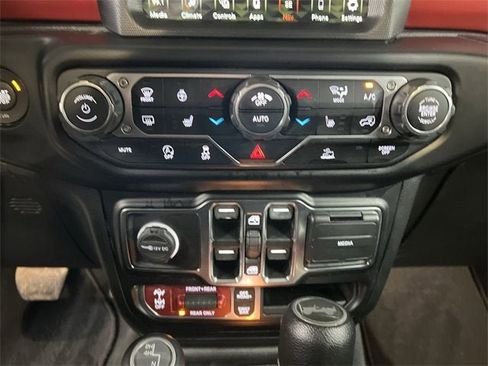Used 2022 Jeep Wrangler Unlimited Rubicon w/ Cold Weather Group image 18