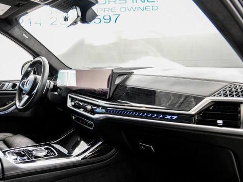 Used 2023 BMW X7 xDrive40i w/ M Sport Package AWD/4WD image 18