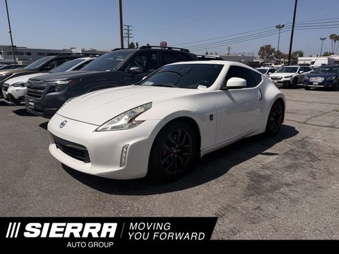 Used 2015 Nissan 370Z Coupe RWD image 1