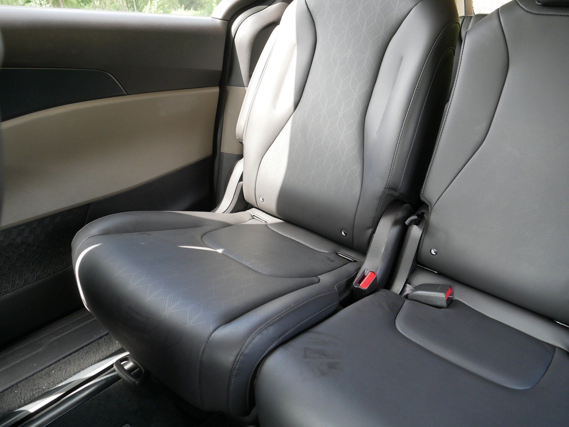 Certified 2026 Kia Carnival FWD image 12