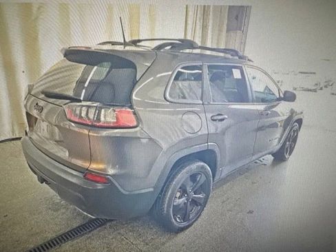 Used 2019 Jeep Cherokee Latitude Plus FWD image 3