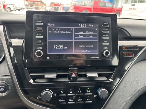 Used 2021 Toyota Camry LE w/ Convenience Package image 17