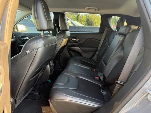 Used 2021 Jeep Cherokee Latitude AWD/4WD image 10