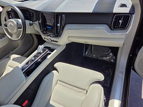 Used 2023 Volvo XC60 B5 Ultimate w/ Protection Package Premier FWD image 22