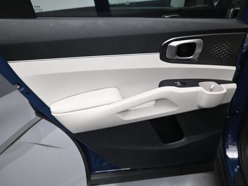 Used 2024 Kia Sorento S w/ Panoramic Sunroof Package FWD image 32