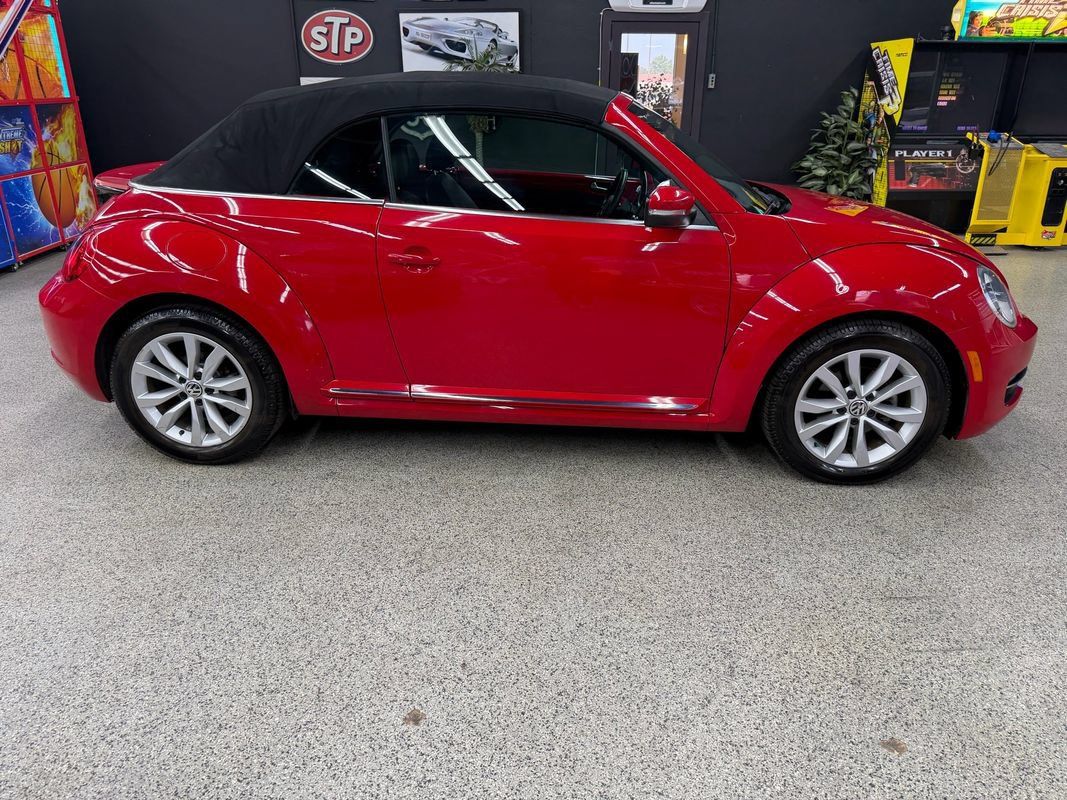 Used 2013 Volkswagen Beetle TDI FWD image 3