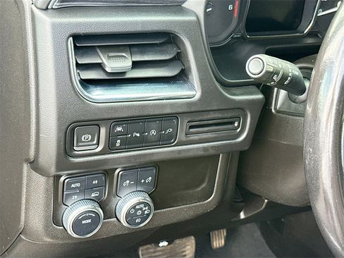 Used 2021 GMC Yukon XL SLT image 11