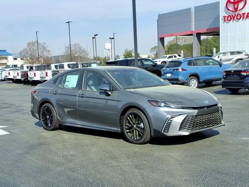 New 2026 Toyota Camry SE image 1