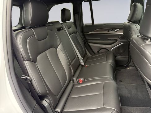 New 2025 Jeep Grand Cherokee Limited w/ Luxury Tech Group II image 20