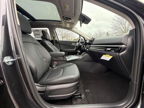 New 2026 Kia Sportage EX FWD image 11