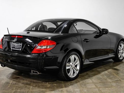 Used 2011 Mercedes-Benz SLK 300 image 11