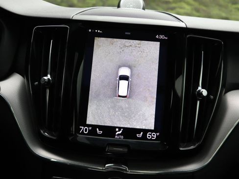 Used 2018 Volvo XC60 T8 R-Design w/ Convenience Package image 25