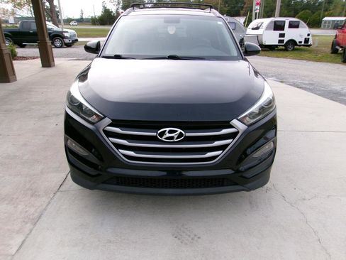 Used 2017 Hyundai Tucson SE FWD image 2