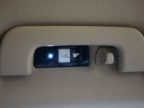 Used 2019 Porsche Panamera 4 w/ Premium Package image 18