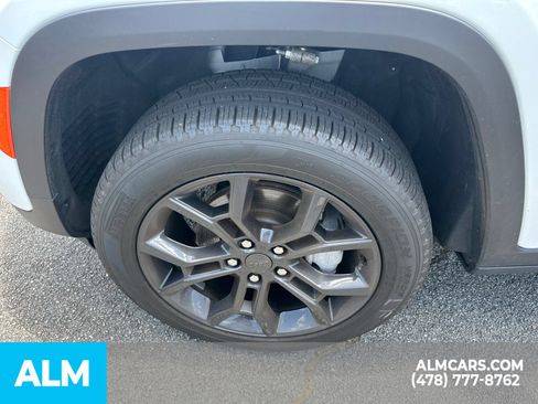 Used 2025 Jeep Grand Cherokee Limited AWD/4WD image 13