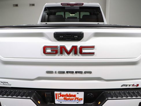 Used 2024 GMC Sierra 2500 AT4 w/ AT4 Premium Plus Package image 8