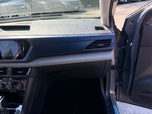 Used 2024 Volkswagen Taos SE w/ Panoramic Sunroof Package image 39