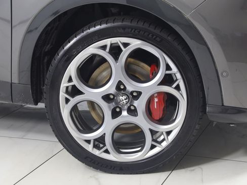 Used 2024 Alfa Romeo Tonale Veloce w/ Active Assist Package AWD/4WD image 17