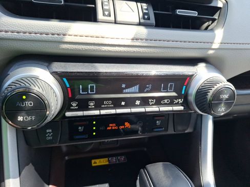 Used 2025 Toyota RAV4 Limited w/ Advanced Technology Package AWD/4WD image 27