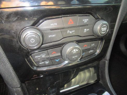 Used 2018 Chrysler 300 S w/ 300S Premium Group image 15