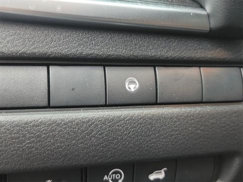 Certified 2025 Nissan Rogue SV image 27