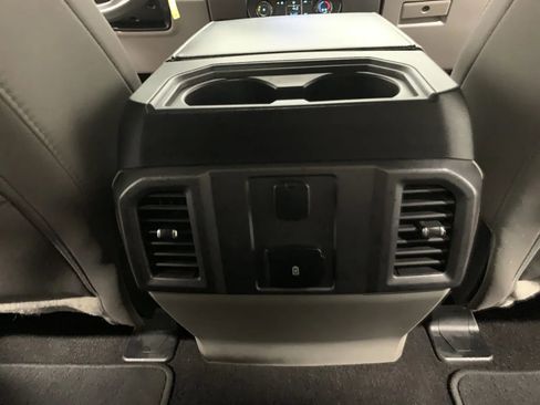 Used 2020 Ford F150 XLT image 32