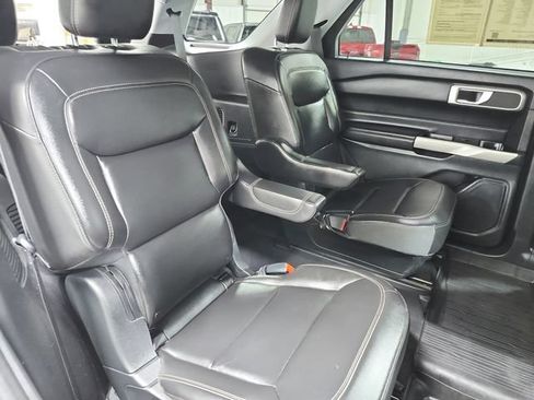 Used 2022 Ford Explorer XLT w/ Equipment Group 202A AWD/4WD image 46